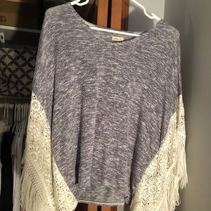 Grey shirt with lace sleeves
